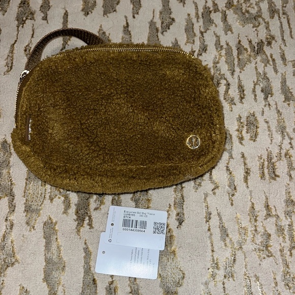 NWT Lululemon Everywhere Belt Bag 1L in Camel - Picture 1 of 5